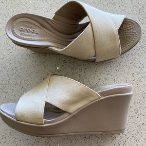 Crocs 5.5-6 beige 👡 sandal